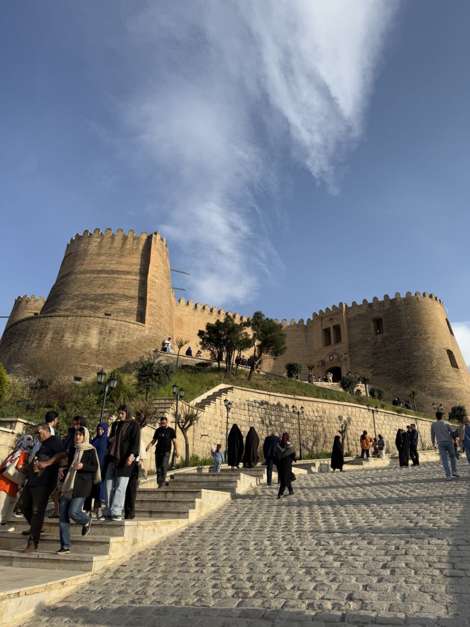 سرزمین رنگ ها و آبشارها